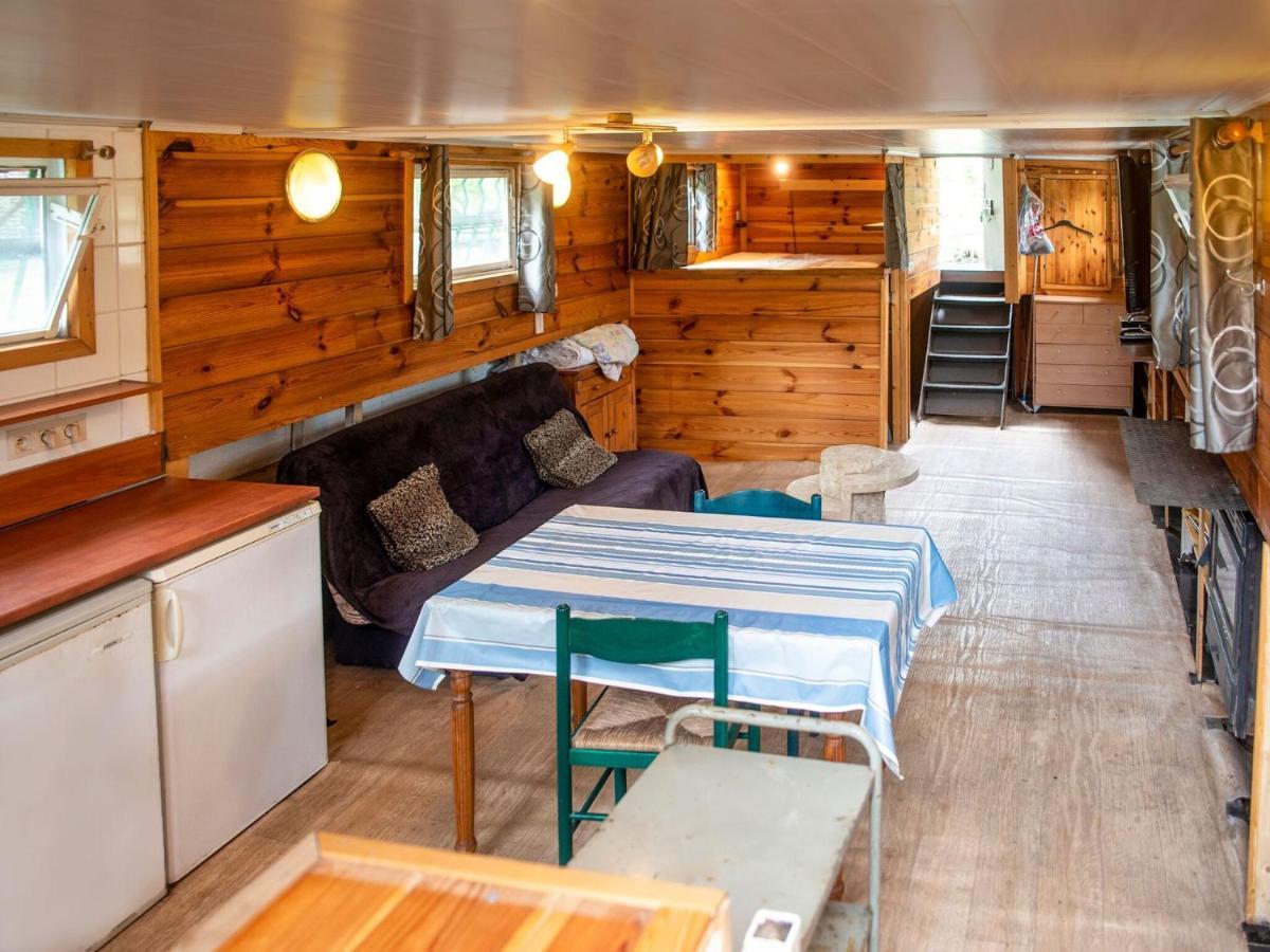 Comfy Houseboat In Florennes Next To The Forest Luaran gambar