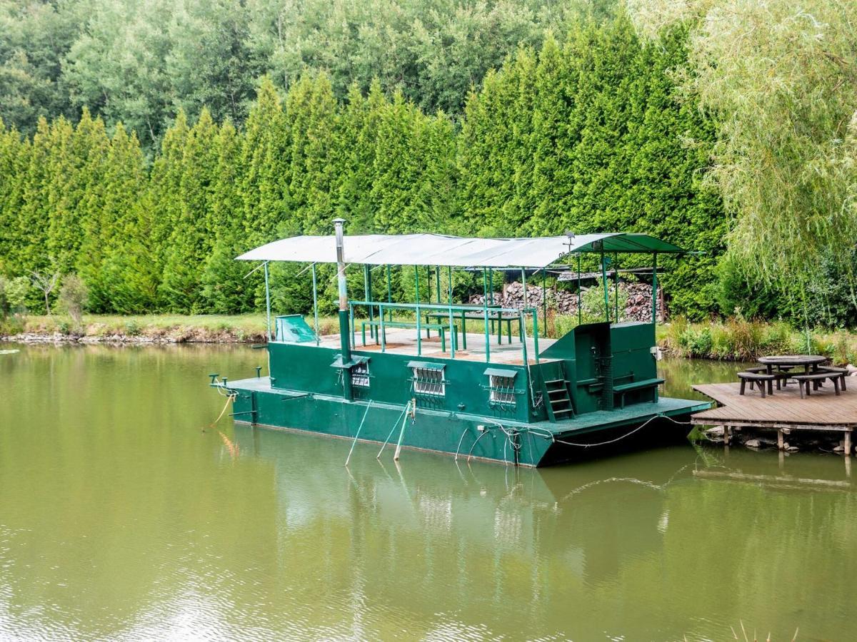 Comfy Houseboat In Florennes Next To The Forest Luaran gambar