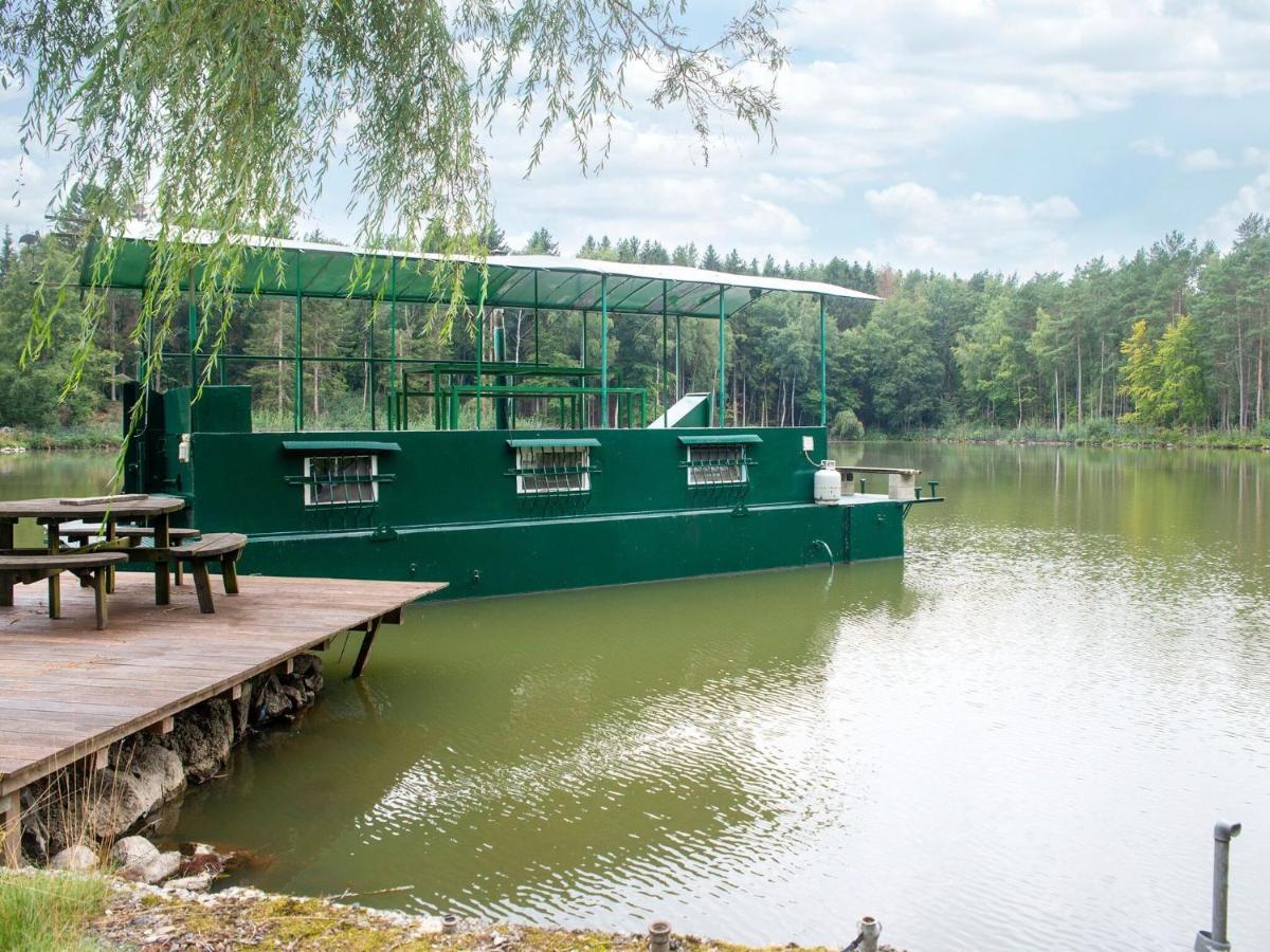 Comfy Houseboat In Florennes Next To The Forest Luaran gambar
